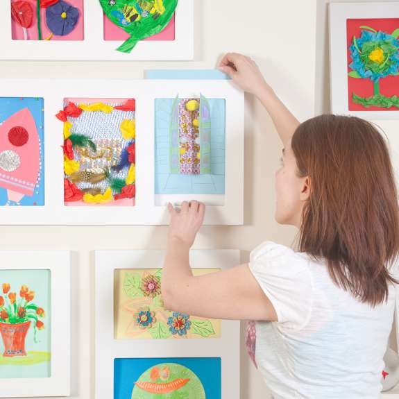 This Articulate Gallery A4 Frame Triple is designed to display your child's artwork, pictures and certificates, giving them pride of place.