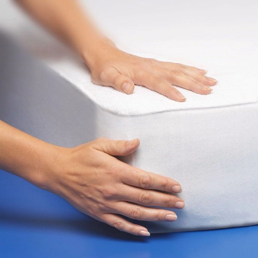 Allergon Anti Allergy Single Mattress Protector is 100% Waterproof, Breathable, Anti Allergy, fully fitted and can be boil washed at 90 Degrees.