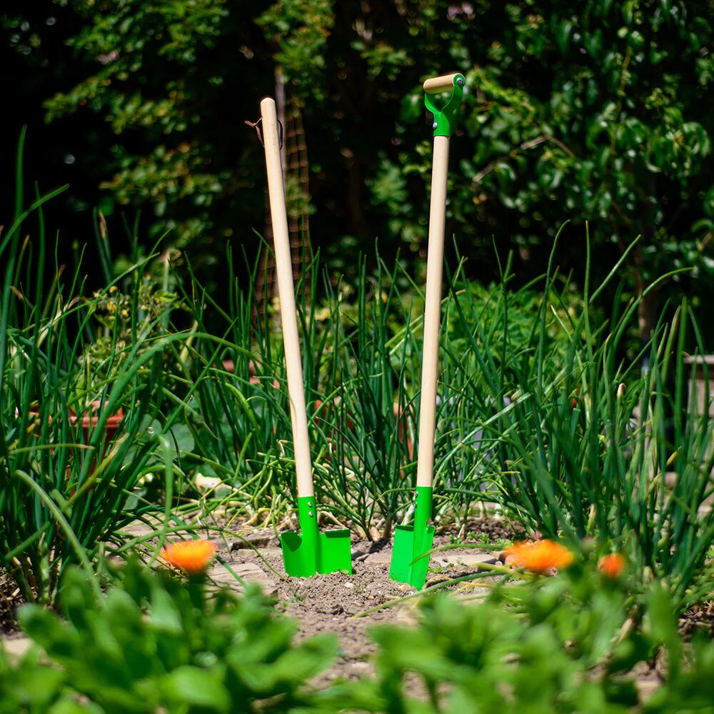 Bigjigs Long Handled Shovel - Image 3