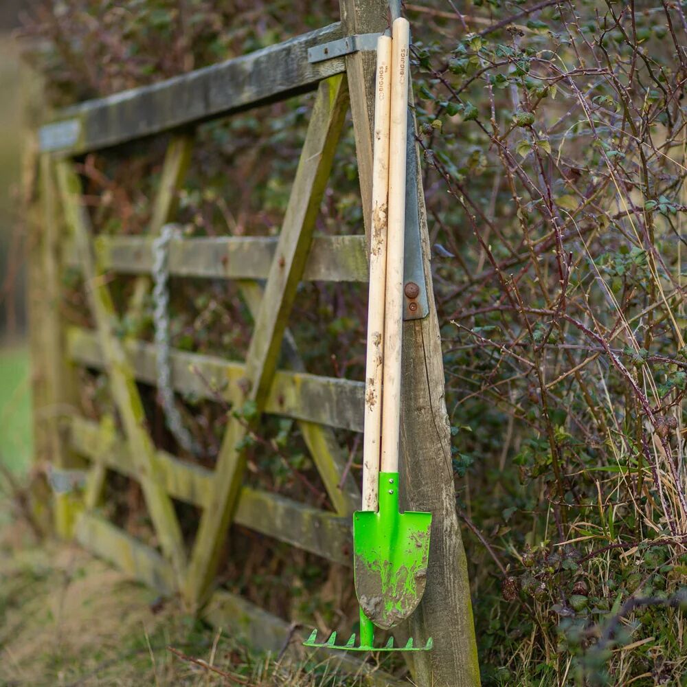 Bigjigs Long Handled Shovel - Image 7