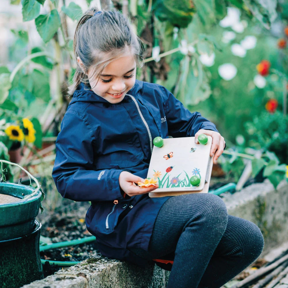 Bigjigs Wooden Flower Press will help Kids to pick and gather their favourite flowers, place them on the wooden board and learn how to press flowers down, creating impressive floral creations that make pretty gifts or artwork.