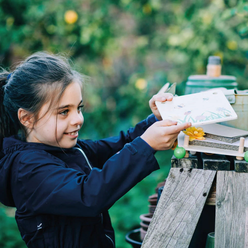 Bigjigs Wooden Flower Press will help Kids to pick and gather their favourite flowers, place them on the wooden board and learn how to press flowers down, creating impressive floral creations that make pretty gifts or artwork.