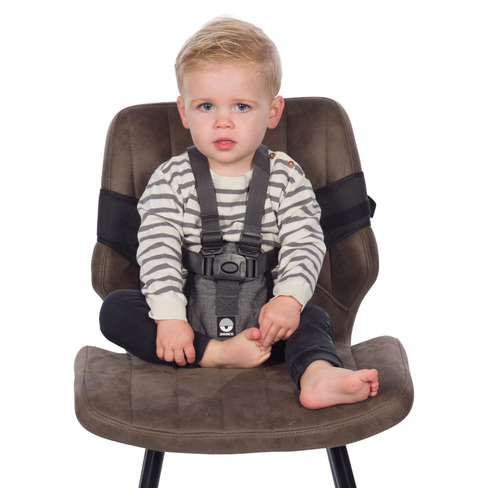 The Dooky Travel Chair, 5 Point Safety Harness creates a suitable seat for your child (6-36 months) when you are on the go.