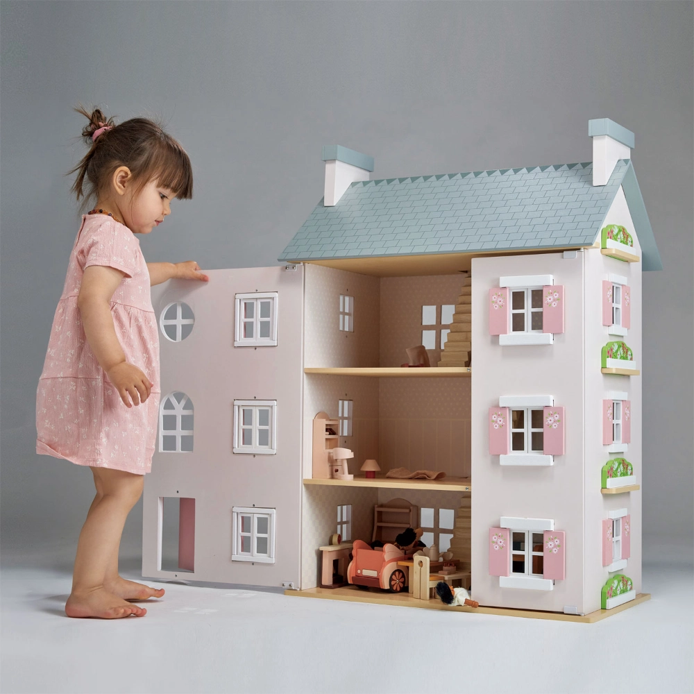 Impressive Dolls House includes 3 staircases and 2 removable chimney stacks, to allow both roof panels