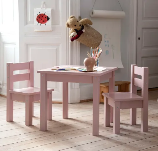 This wonderful Hoppekids Table & 2 Chairs set Pink is a perfect addition to any room in the house and perfect for doing homework, playing and dining