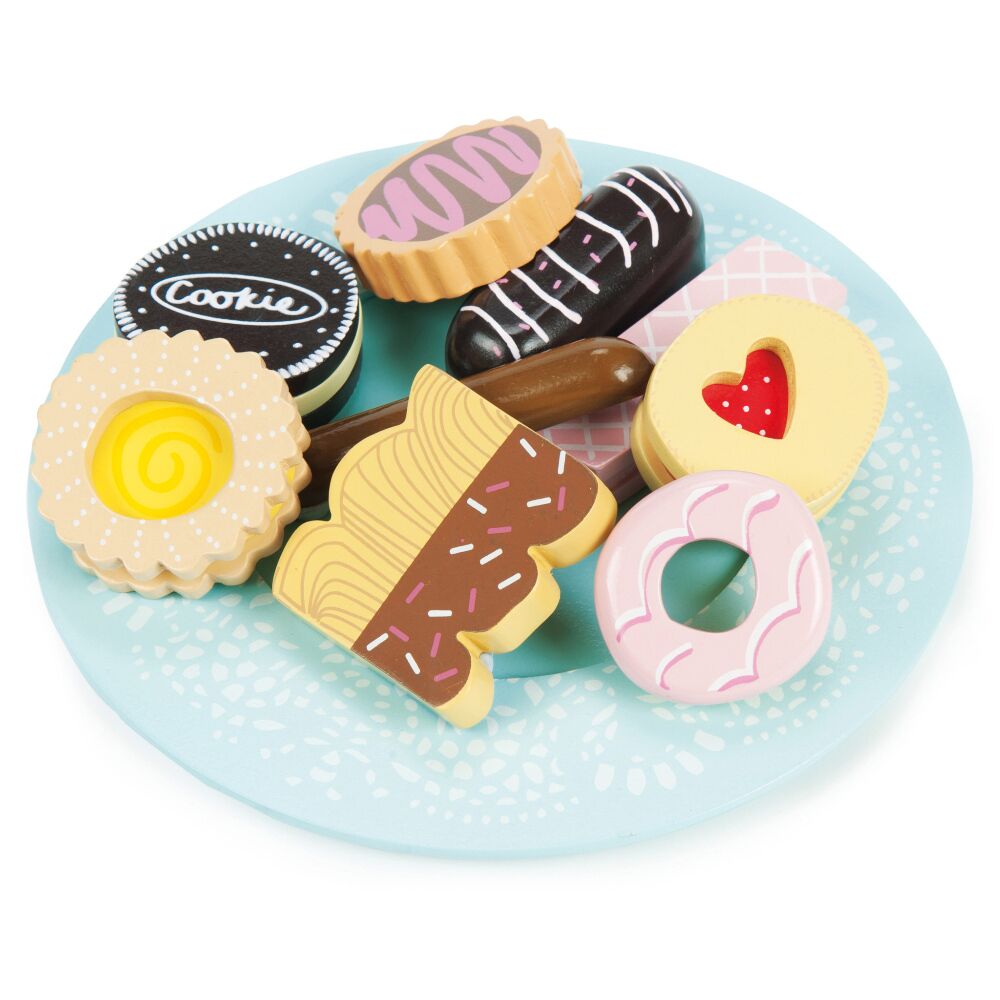 Le Toy Van Biscuit Set is a lovely assortment of 9 'home-baked' painted wooden treats makes a delicious afternoon snack for little guests.
