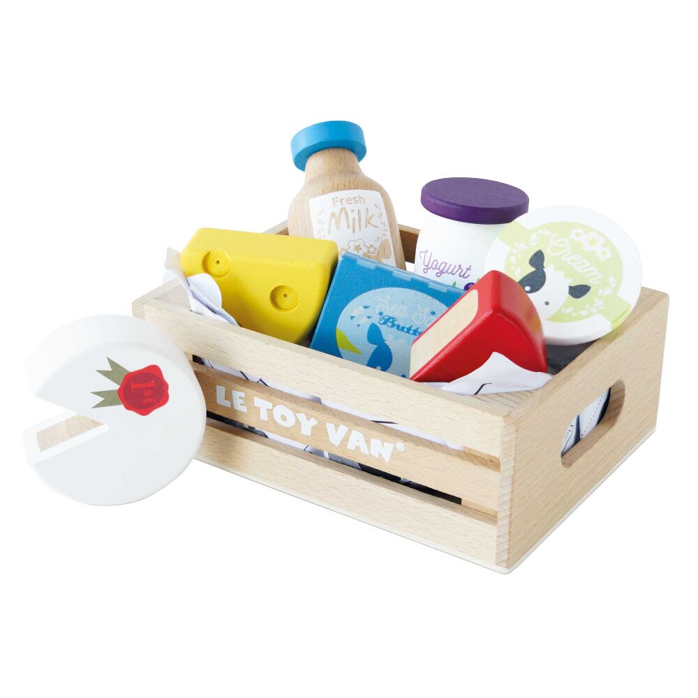 Le Toy Van Cheese & Dairy Crate features fresh milk, a block of butter, a pot of yogurt, a pot of cream and 3 delicious cheeses for all the cheese lovers!
