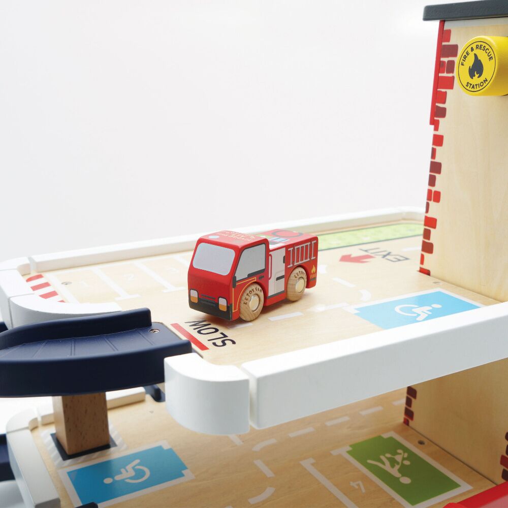Le Toy Van Fire & Rescue Garage - Image 5