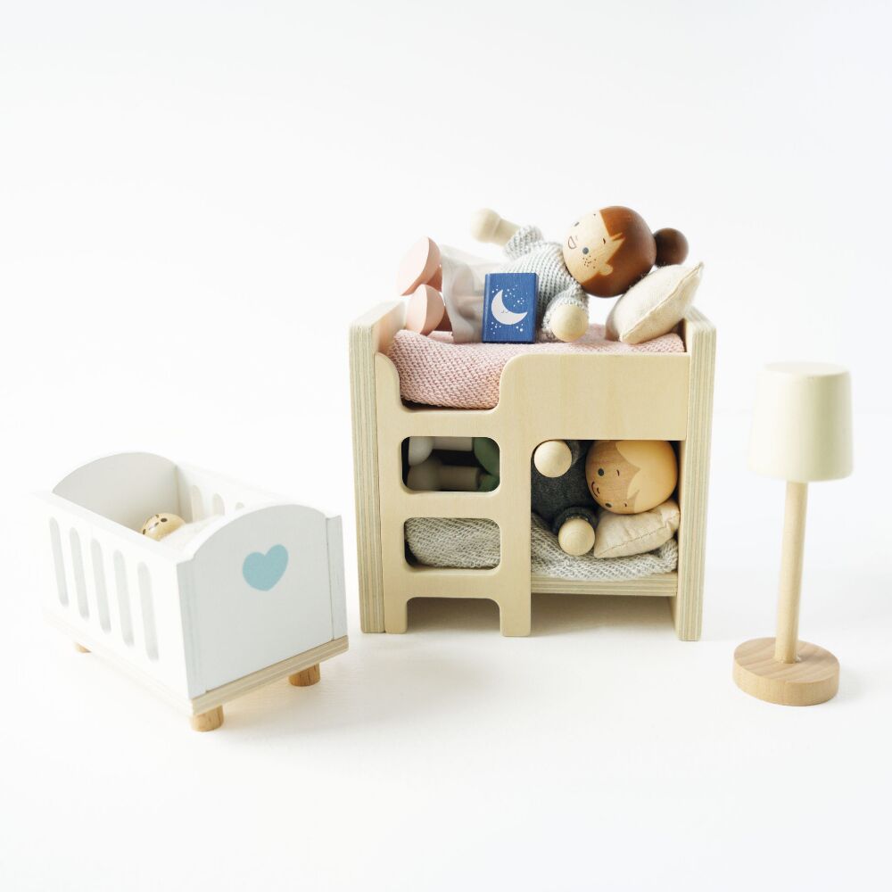 Le Toy Van My Family Wooden Dolls - 7 Piece - Image 9