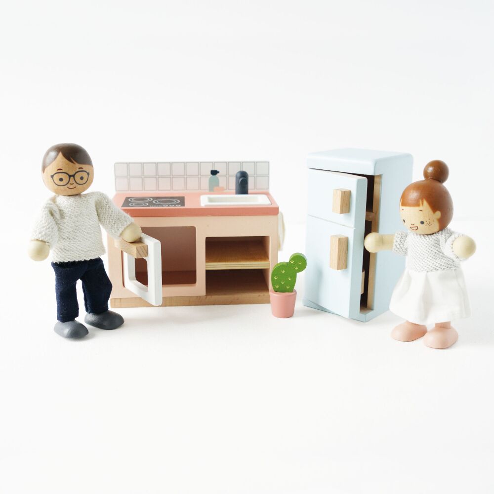 Le Toy Van My Family Wooden Dolls - 7 Piece - Image 7
