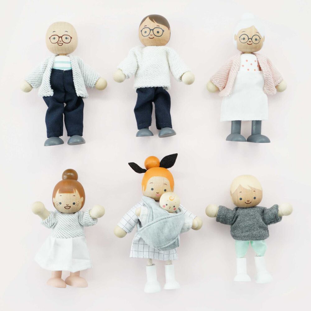Le Toy Van My Family Wooden Dolls - 7 Piece - Image 12