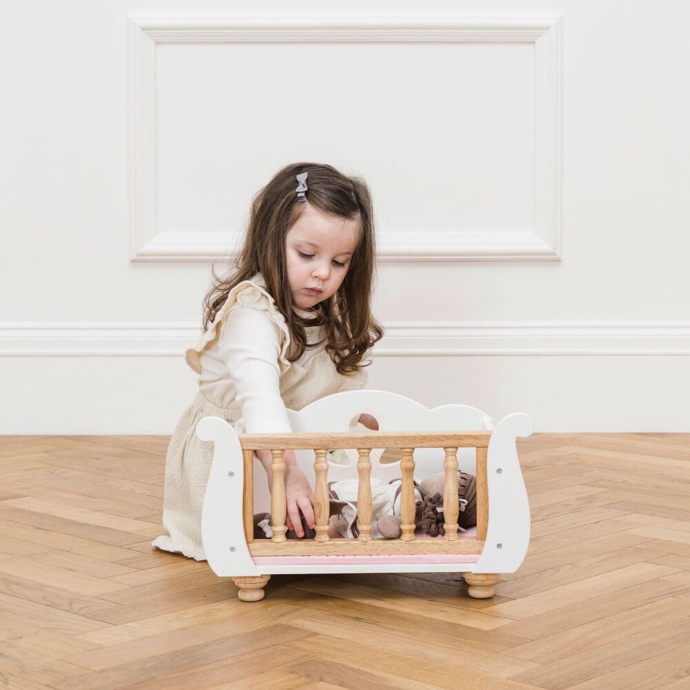 Le Toy Van Sleigh Doll Cotbed - Image 3
