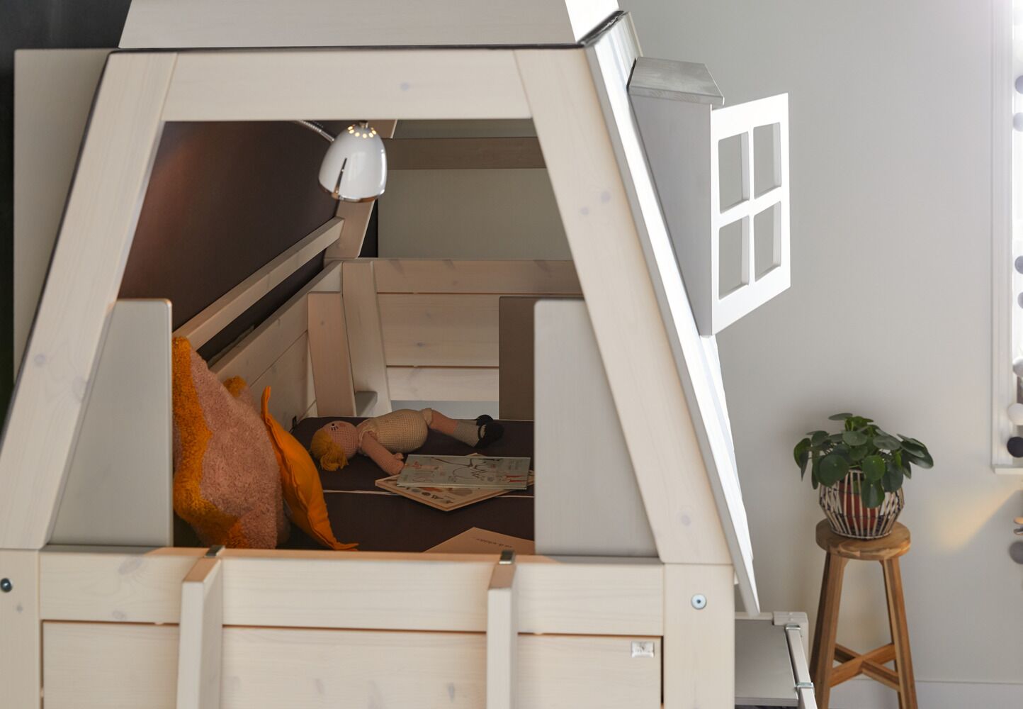 Lifetime Adventure Hangout Bed - Image 5