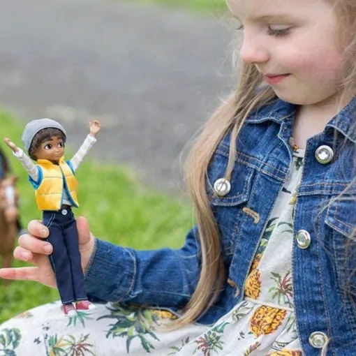 Lottie Doll Junior Reporter - Image 3