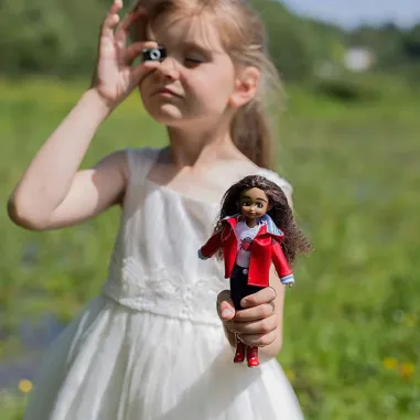 Lottie Doll Wildlife Photographer - Image 5