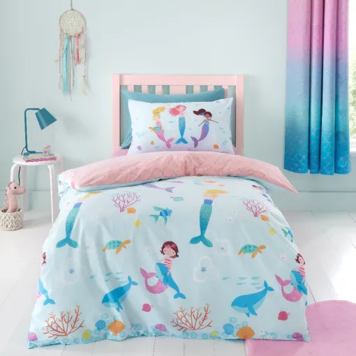 This Mermaid Single Duvet Cover is a wonderful, reversible kids bedding set from Catherine Lansfield, features pretty mermaids and sea creatures