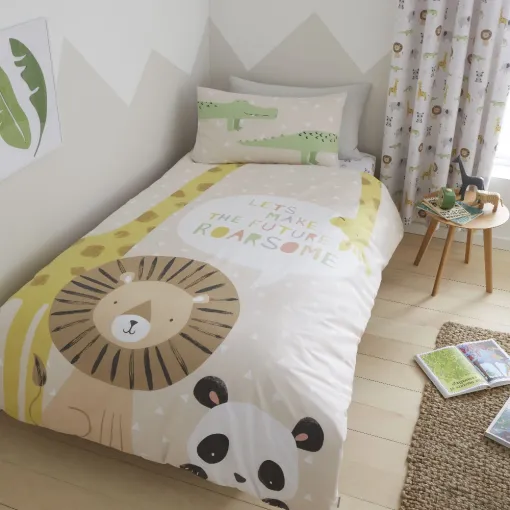 Roarsome Toddler Duvet Cover Set by Catherine Lansfield is a fully reversible kids bedding set, featuring a variety of friendly animals.