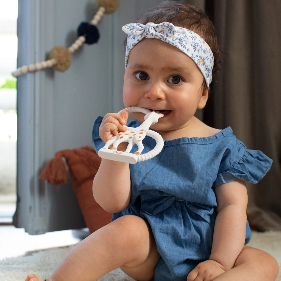 Sophie the Giraffe So Pure Teething Ring 2