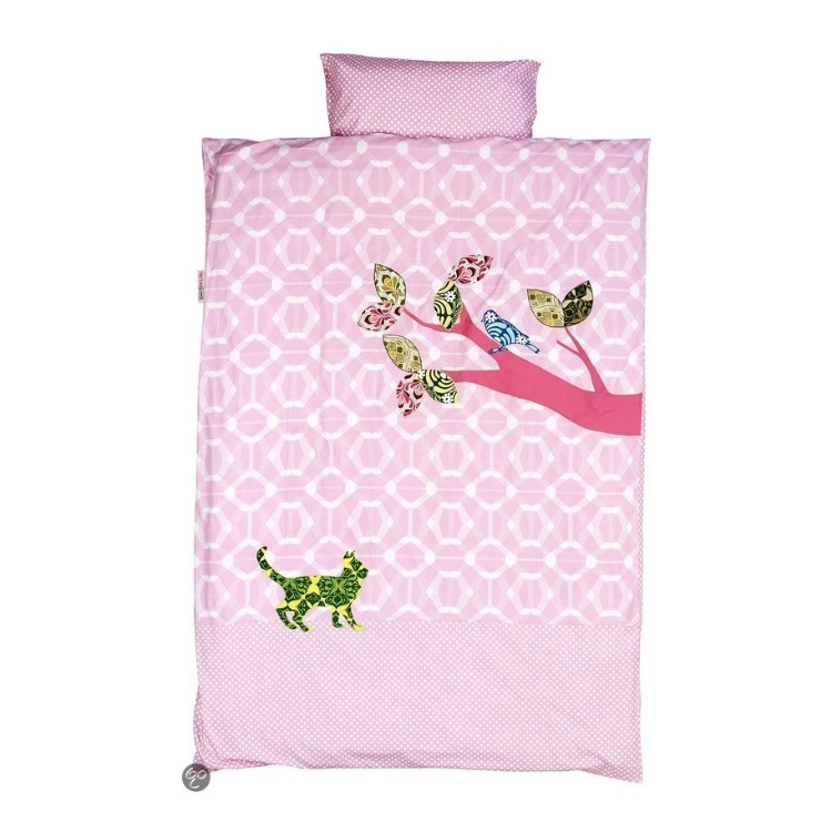 This Taftan Toddler Duvet Cover Set - Birds Pink, is a beautiful kids 100% Cotton bed linen set featuring a cool embroidered Birds on a pink background.