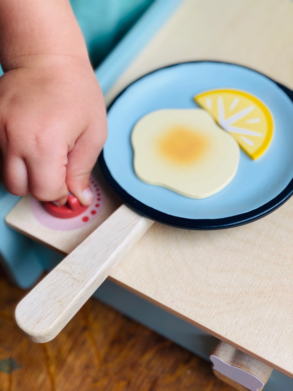 Tender Leaf Toys Portable Kitchenette 2