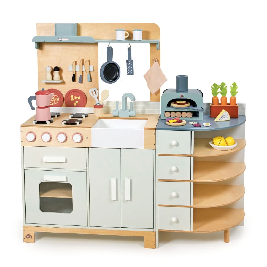 Tenderleaf Toys La Fiamma Grand Kitchen is a wonderful traditionally styled, wooden play kitchen with an oven with opening front door, a set of 4 cooker hobs