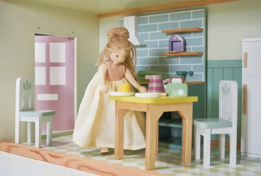 Threadbear Fearne Wooden Doll 2