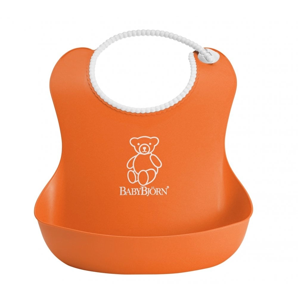 Babybjorn Soft Bib Green is ergonomically designed to fit your child’s body perfectly and has a deep pocket to catch food spills